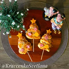 Новогодняя выпечка - елочки из слоеного теста