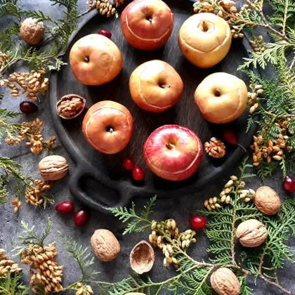 Яблоки, запеченные с творогом, изюмом и грецкими орехами 🍎
