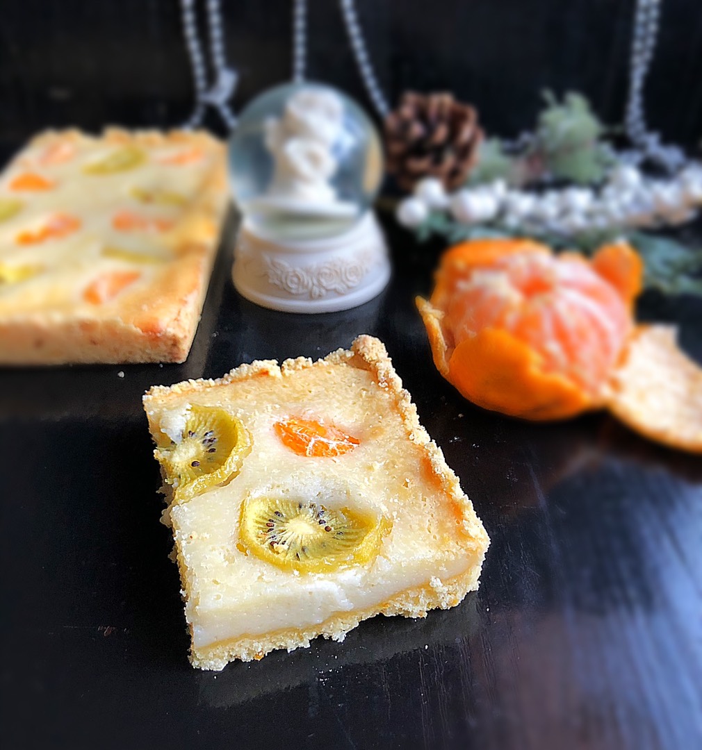 Новогодний Сметанный пирог с мандаринами и киви