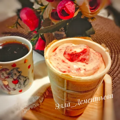 Домашний "Пломбир" с протёртой клубникой