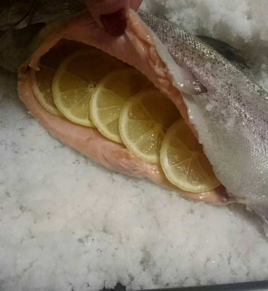 Нестандартный вариант приготовления: рыба в солевом панцире
