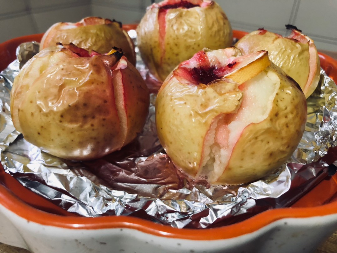 Печёные яблоки с клюквой