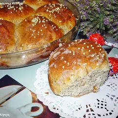 Ромашка из маковых булочек с курагой, в лимонной глазури