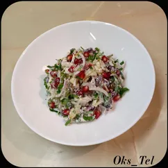 Мясной салат с гранатом, фасолью и маринованными огурчиками