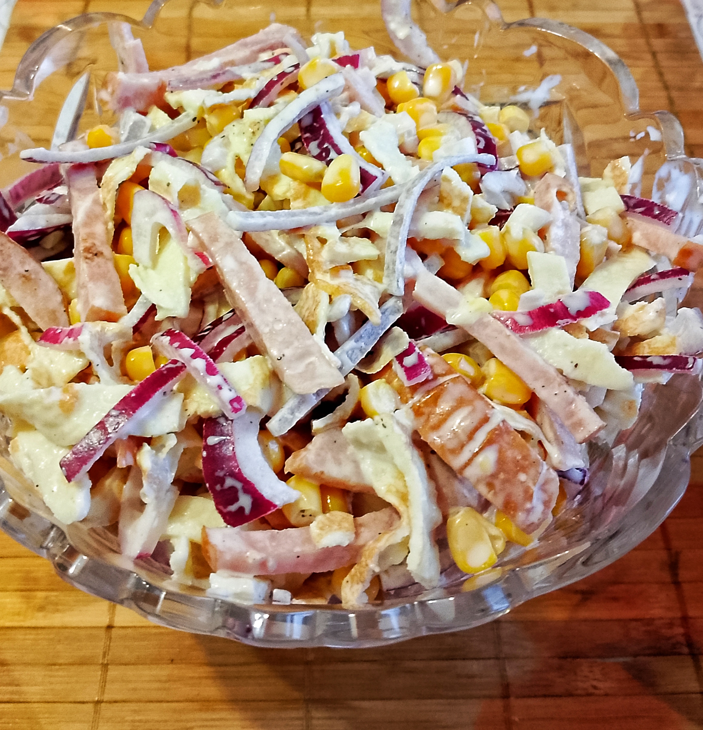 Салат с яичными блинчиками