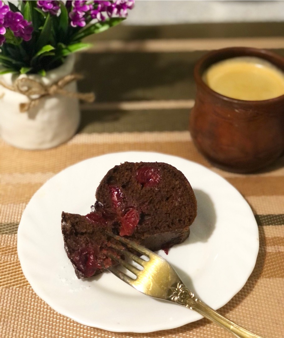 Простой пирог с вишней и шоколадом – пошаговый рецепт приготовления с фото
