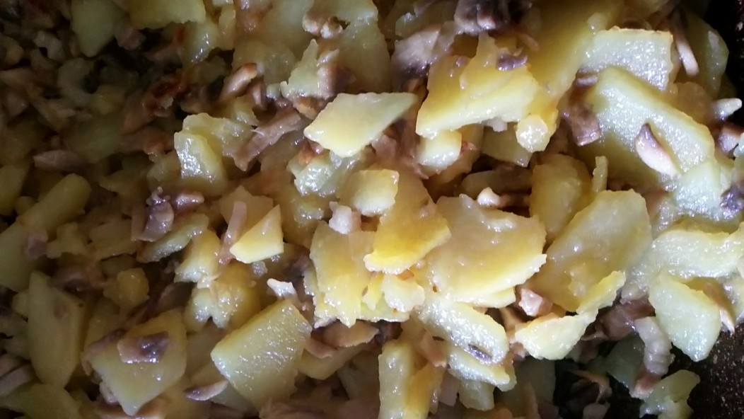 Жареная картошка. С грибами и салом