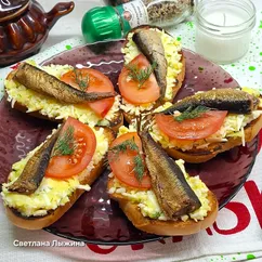 Бутерброды со шпротами, картофелем и плавленым сыром