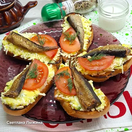 Бутерброды со шпротами, картофелем и плавленым сыром
