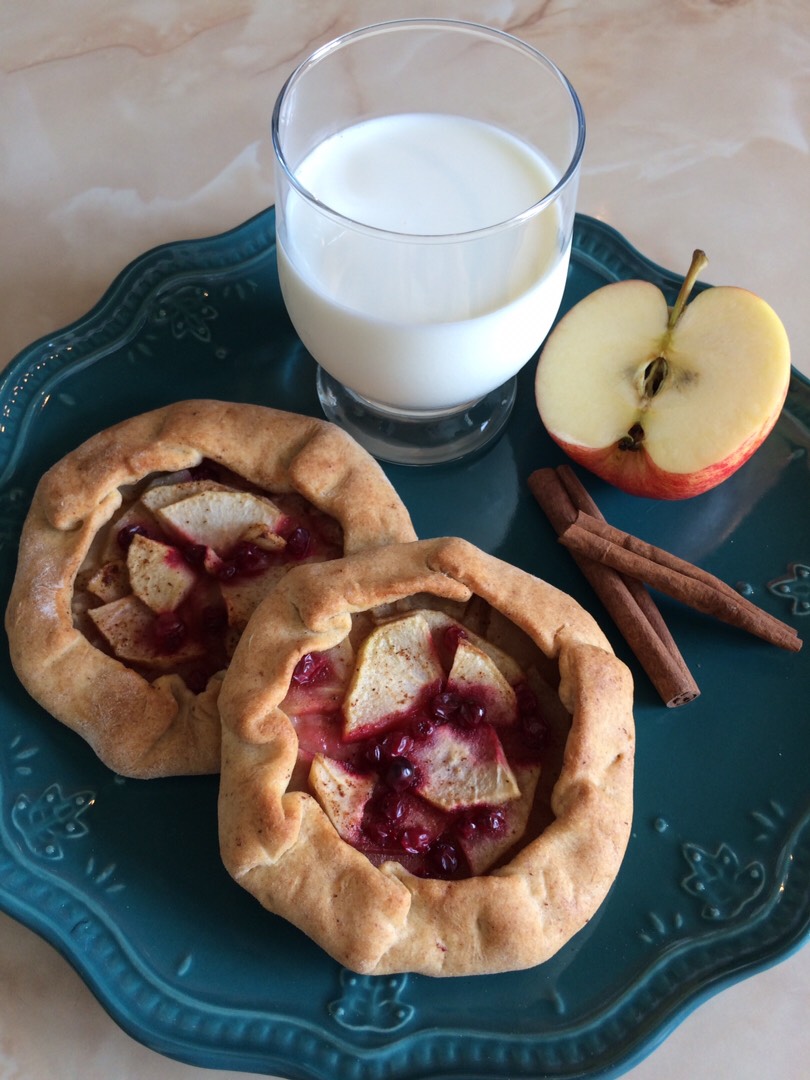 Галета из цельнозерновой муки с яблоками и брусникой