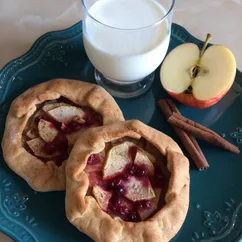 Галета из цельнозерновой муки с яблоками и брусникой