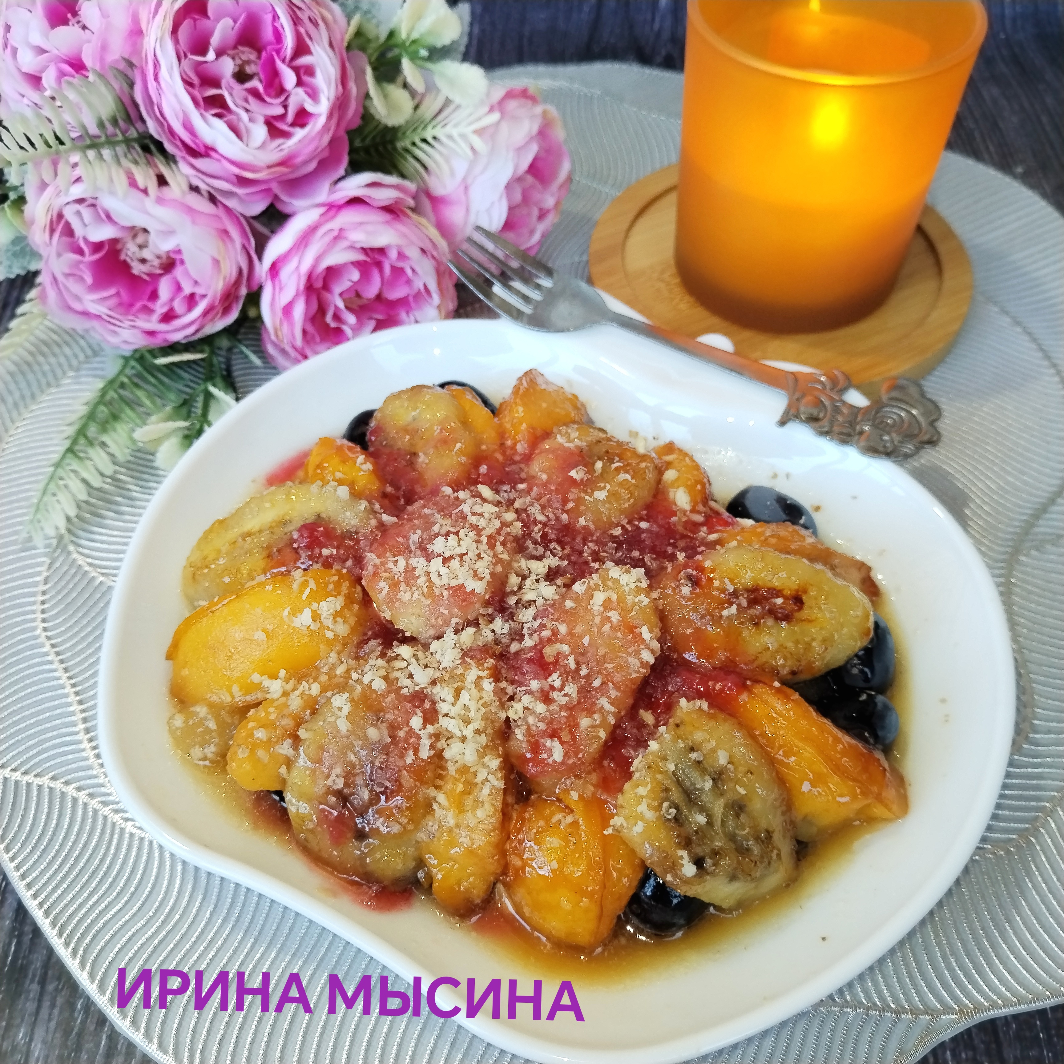 Тёплый фруктовый салат с дыней, бананом и персиками 