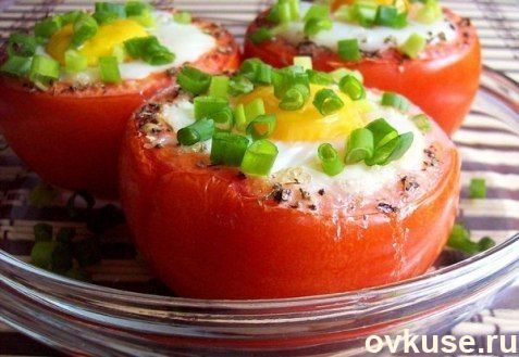 Яичница в помидорах