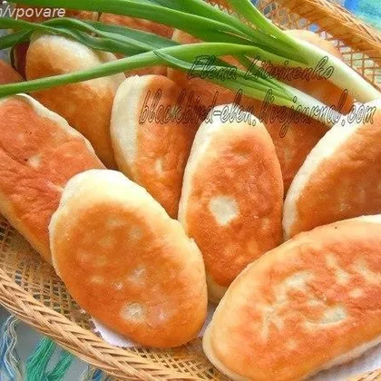 Жареные пирожки с курицей и грибами