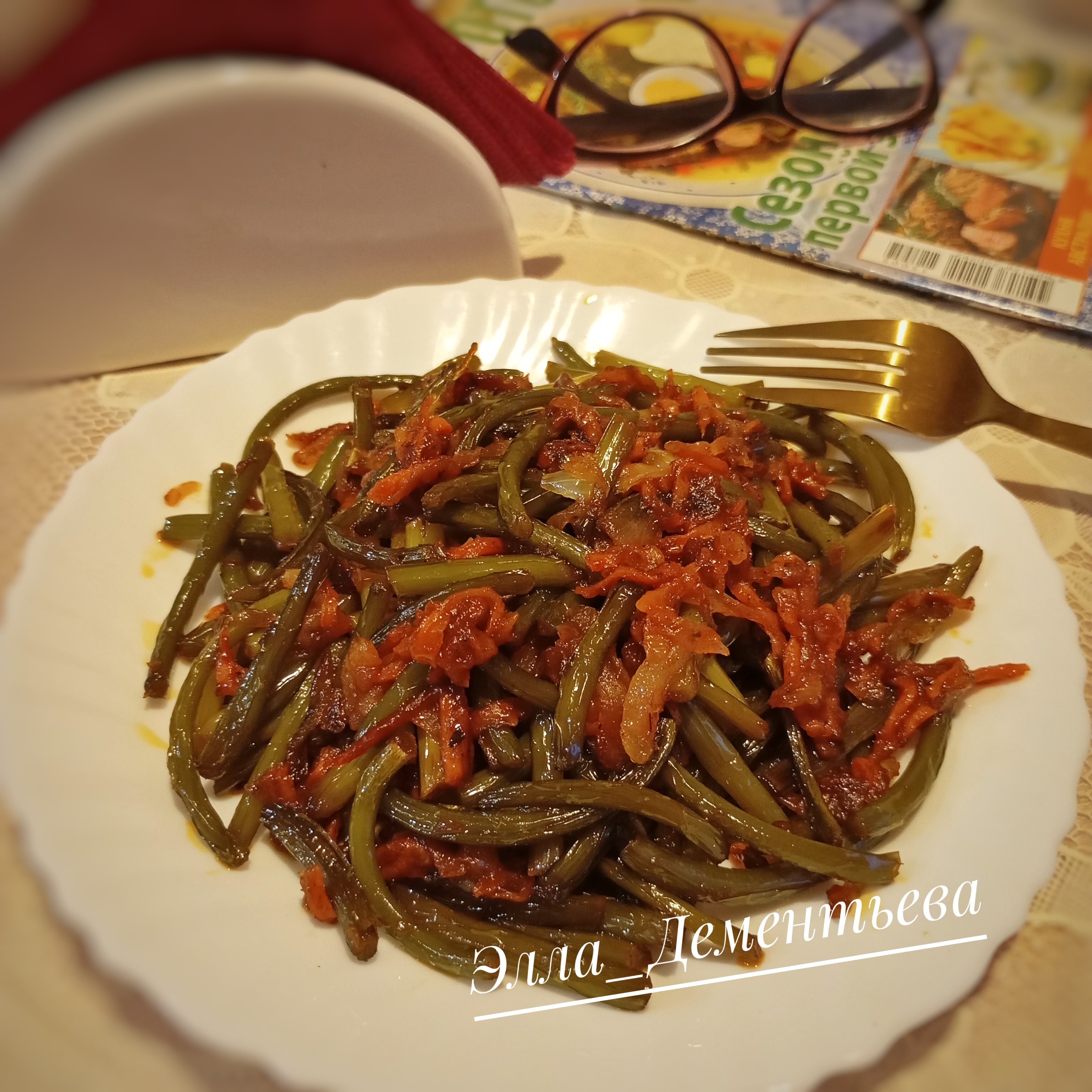 Чесночные стрелки в томатном соусе