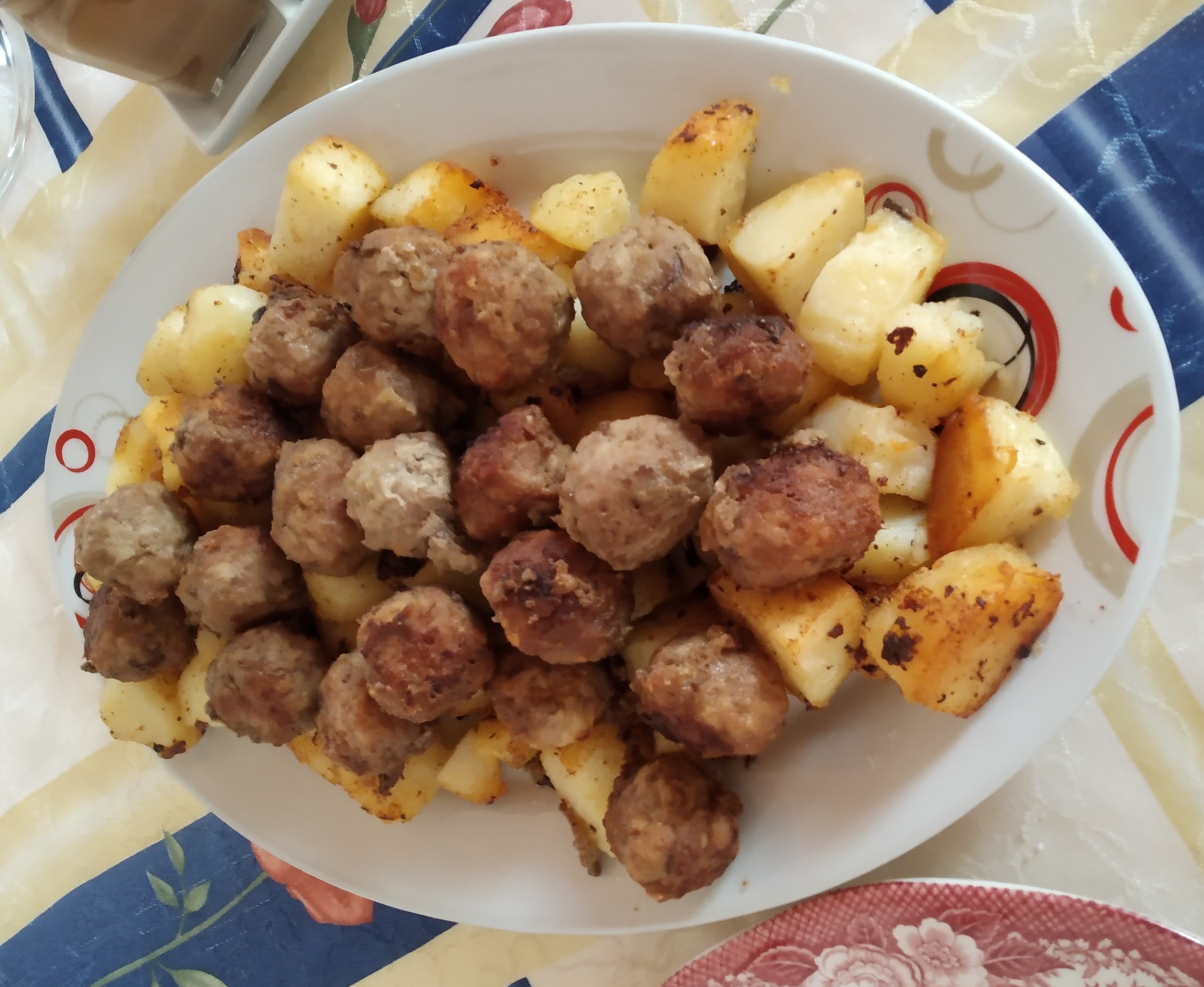 Тефтели с картофелем