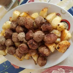 Тефтели с картофелем