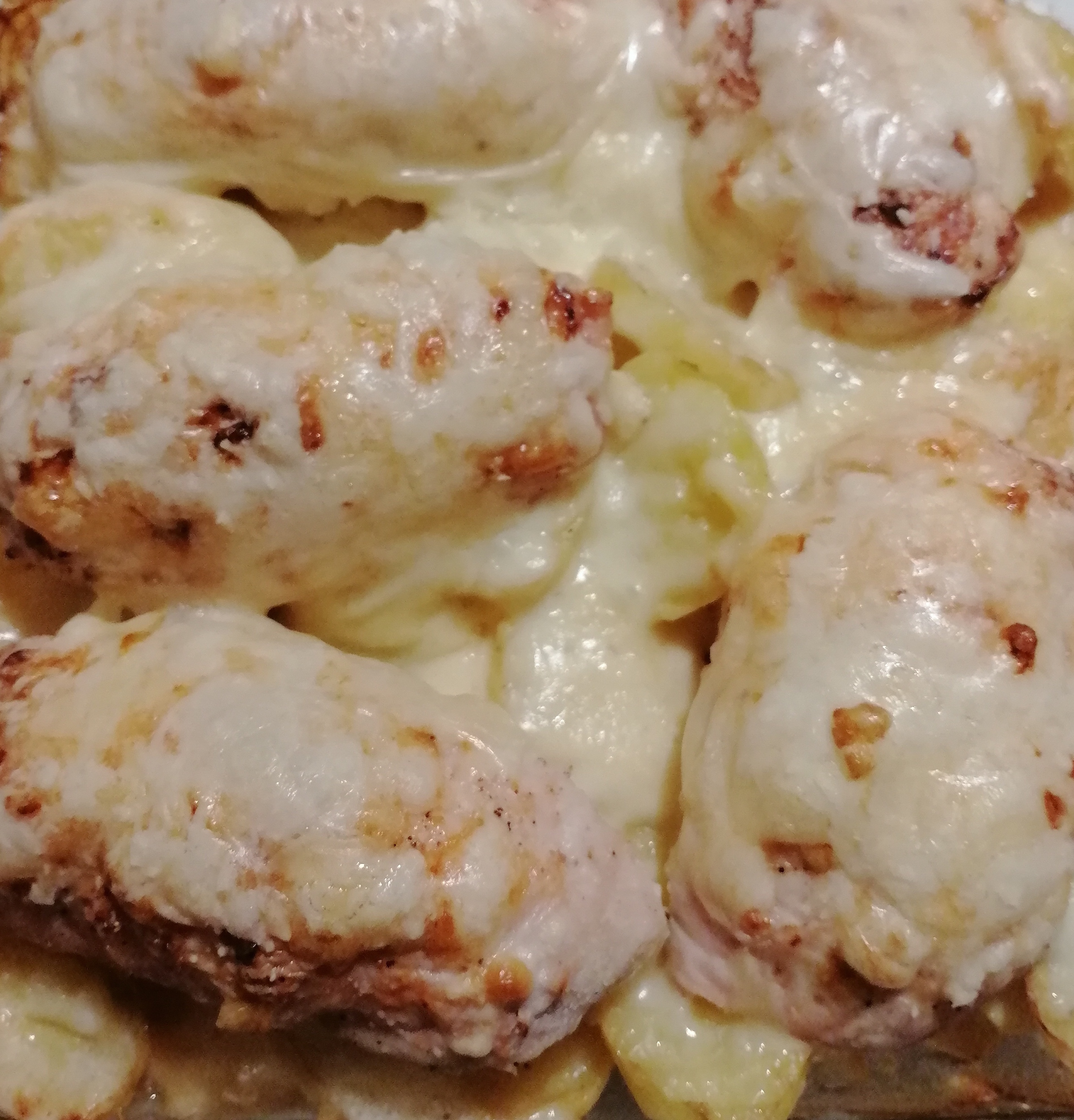 Куриные рулетики запечённые с картошкой