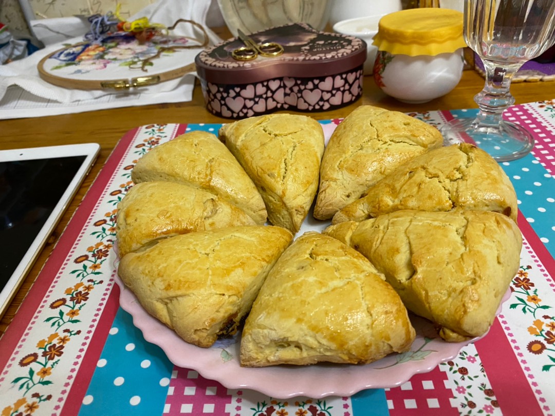 Кукурузные сконы с курагой
