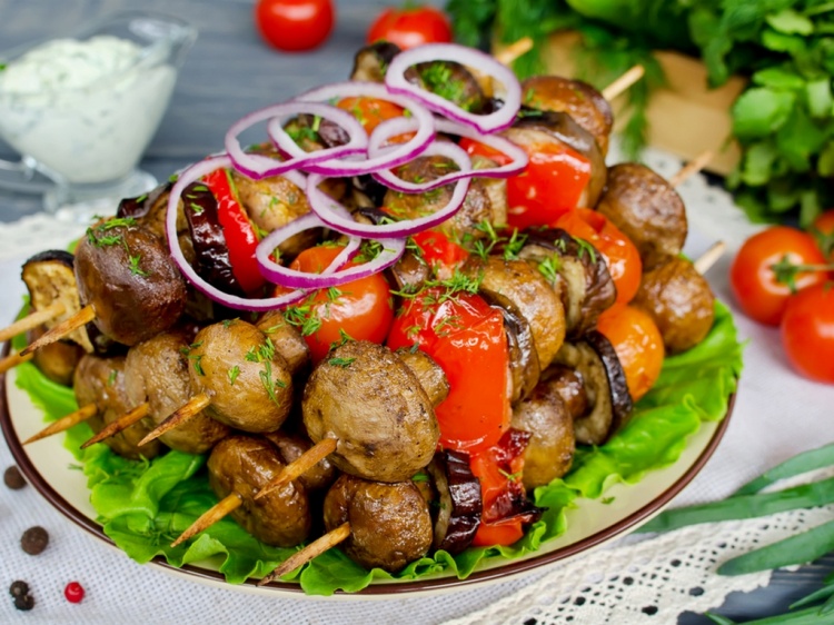 Шашлык из шампиньонов на мангале