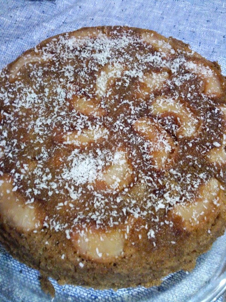 Шарлотка в мультиварке с карамельными яблоками
