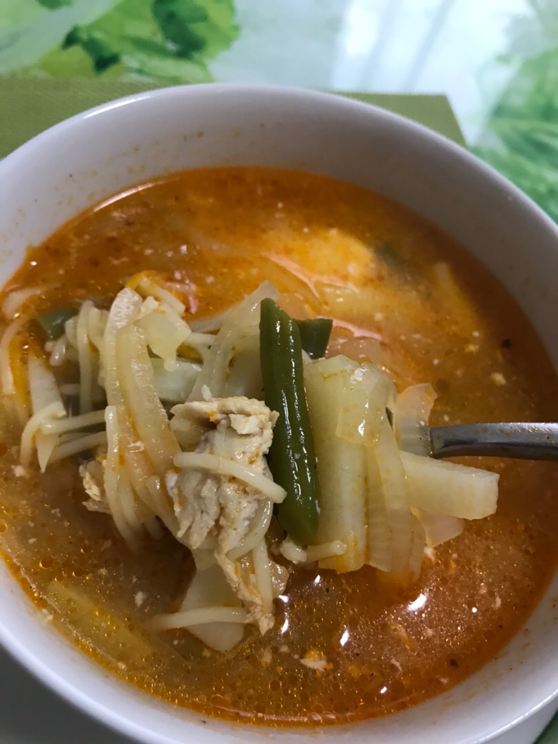 Куриный суп с фасолью и вермишель