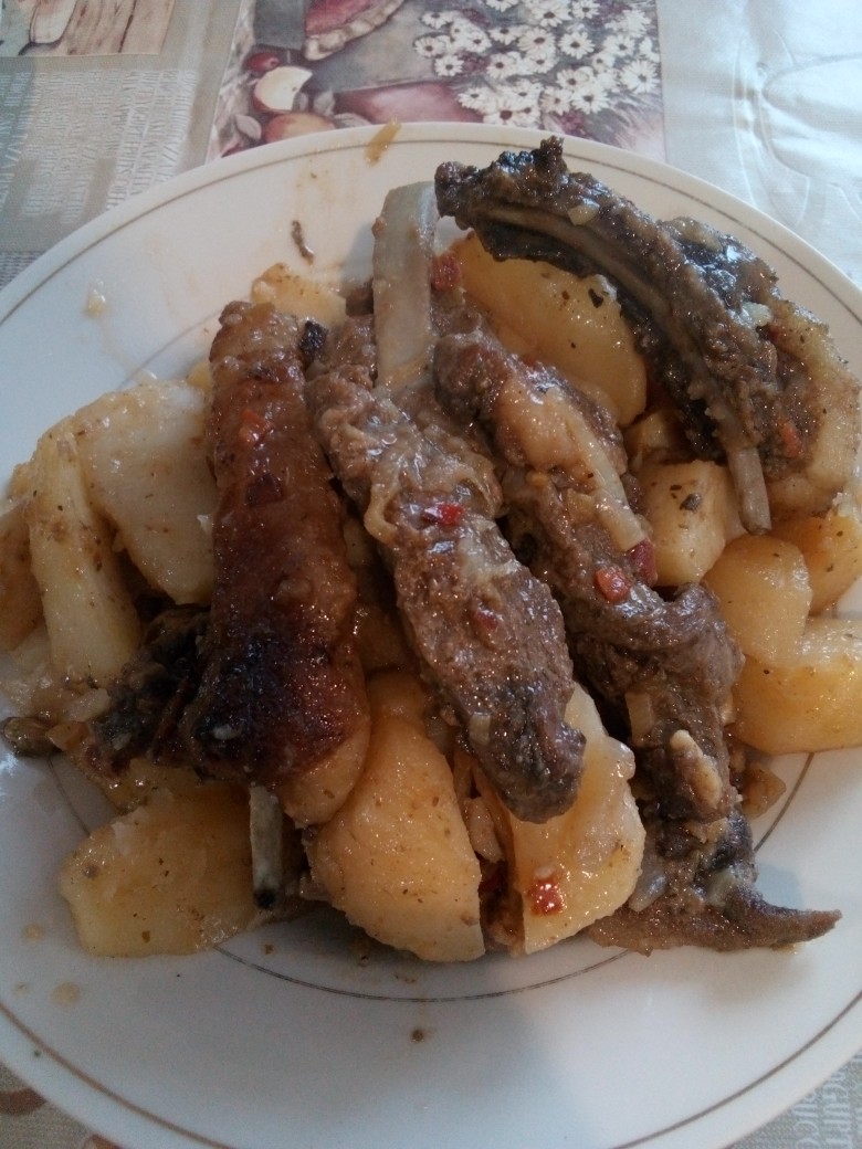 Свиные ребра с картофелем
