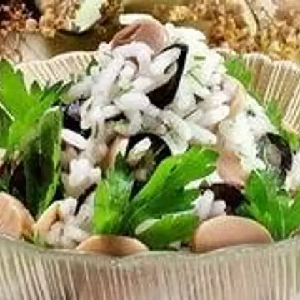 Салат грибной с рисом