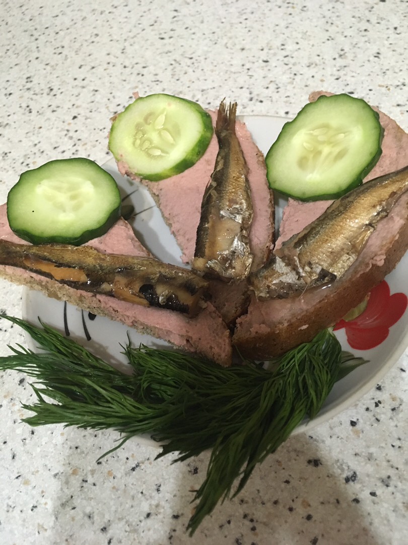 Бутерброды со шпротами