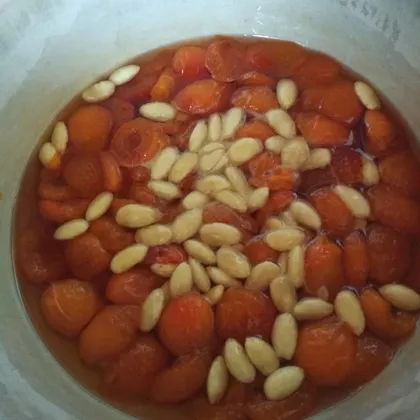 Варенье из абрикосов с миндалём