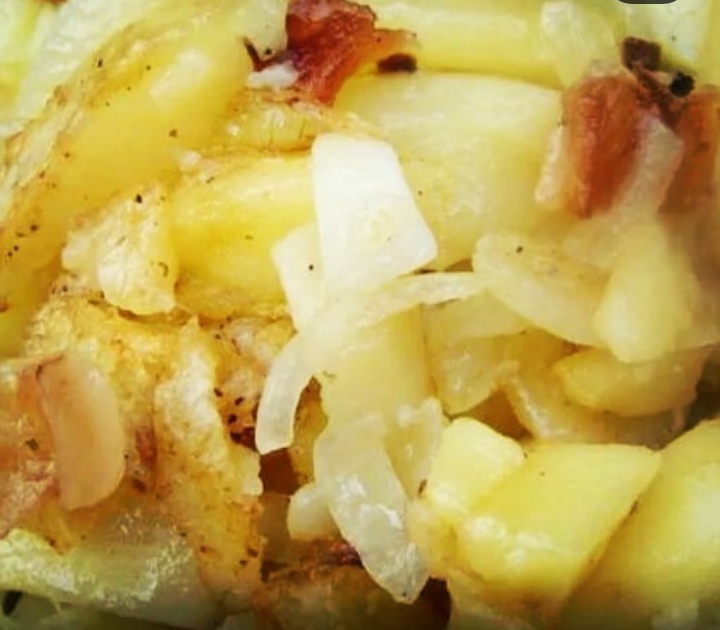Картофель жареный с луком на домашнем сале (с шкварками)🥔
