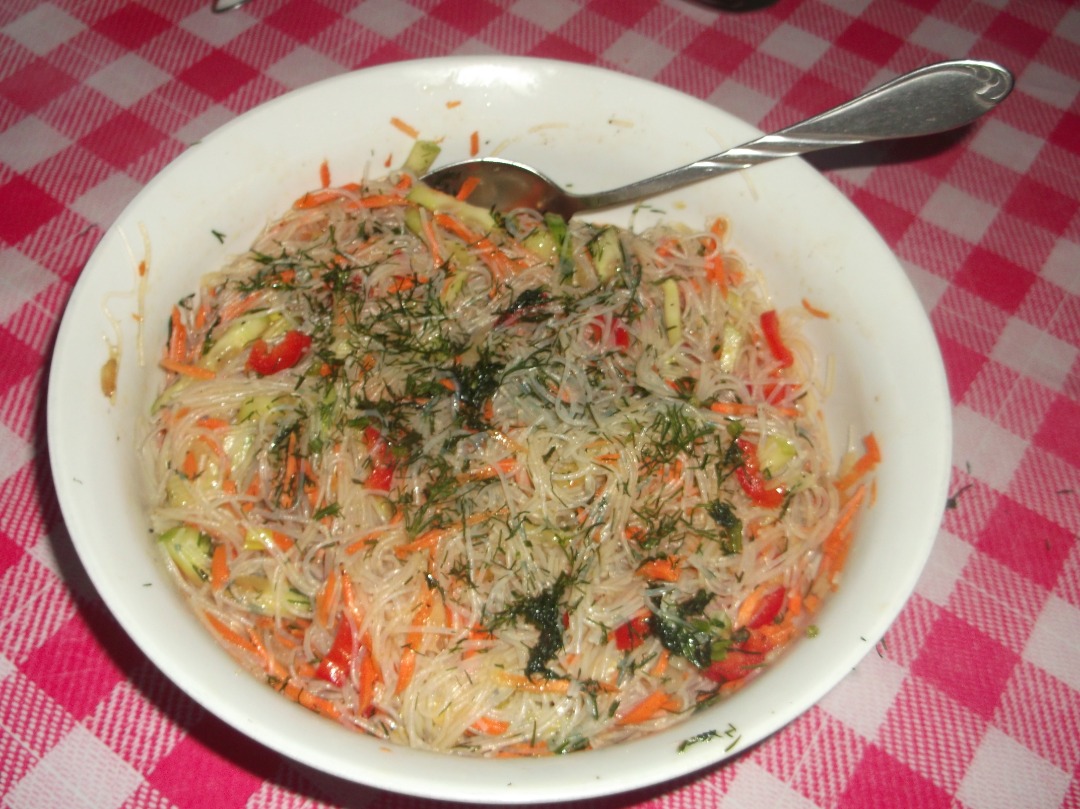 Glasnudelsalat /Салат из стеклянной лапши