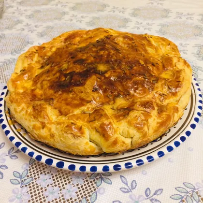 Пирог из слоеного теста, с картошечкой и мяском 🥧🍗