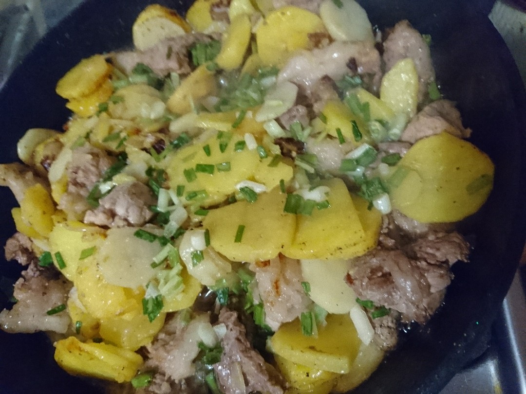 Картошка с шкварками
