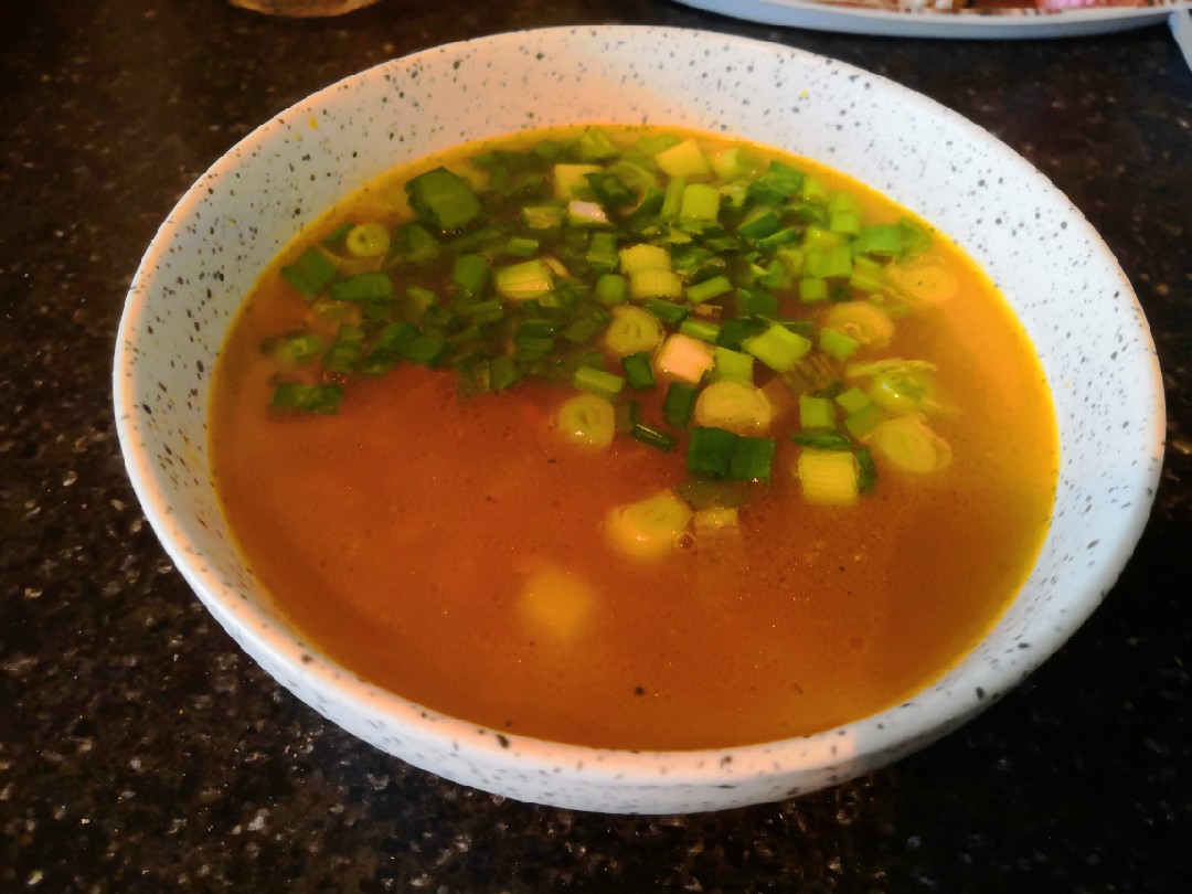 суп со звездочками. куриный суп звездочки. суп с звездочками и курицей. суп с макаронными звездочками. куриный суп звездочки.