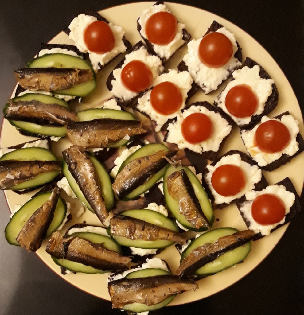 Закусочные гренки 🍞🍅🧀