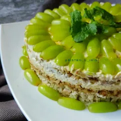 Салат Тиффани с виноградом и курицей