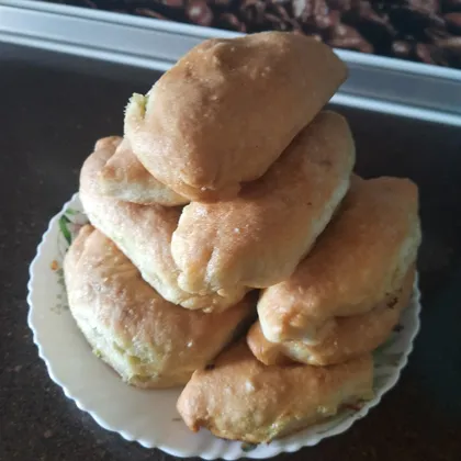 Печёные пирожки в духовке с луком и яйцом