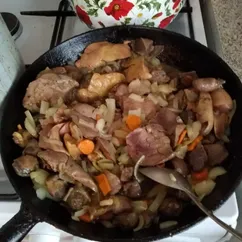 Куриная печень с овощами