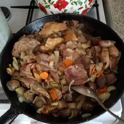 Куриная печень с овощами