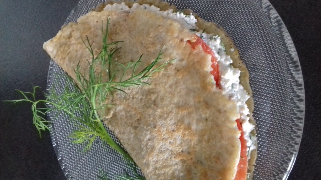 Овсяноблин 🌮 с творогом 🥣 и помидором 🍅