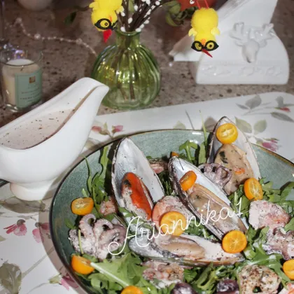 Салат с кумкватом и морепродуктами