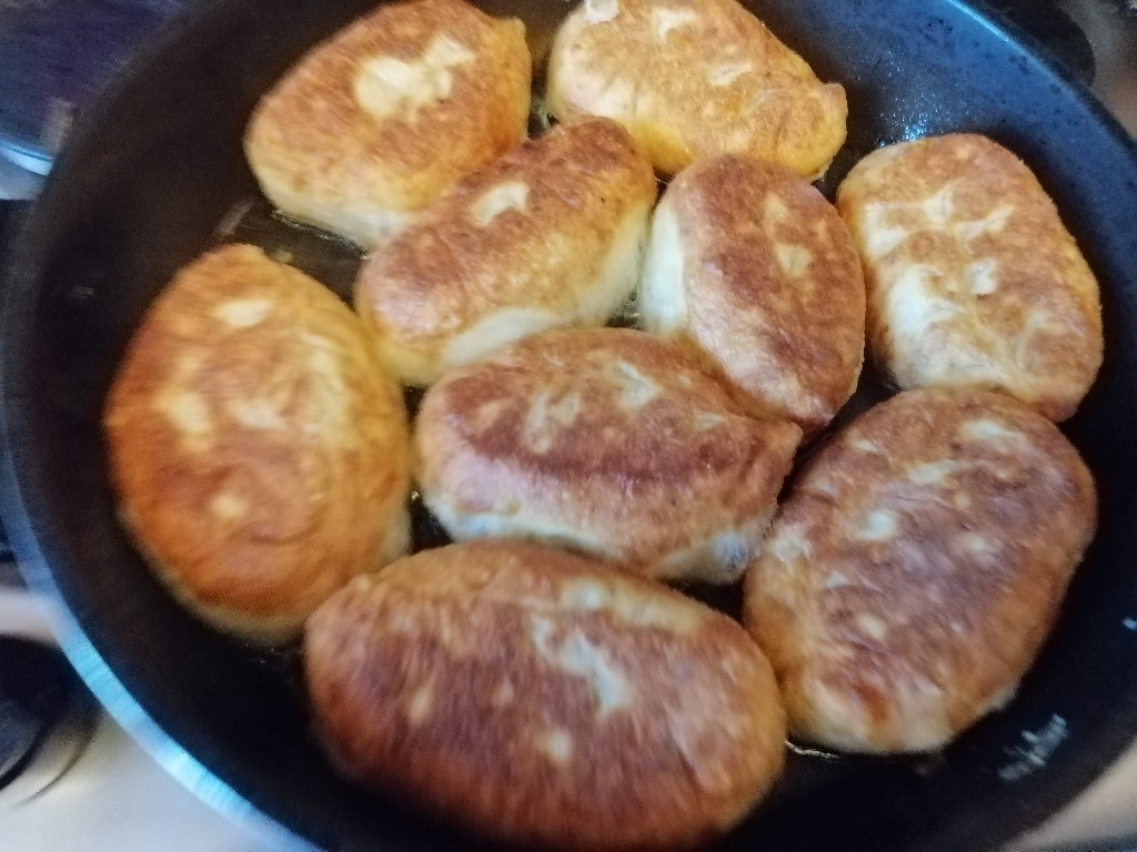 Пирожки из творожного теста