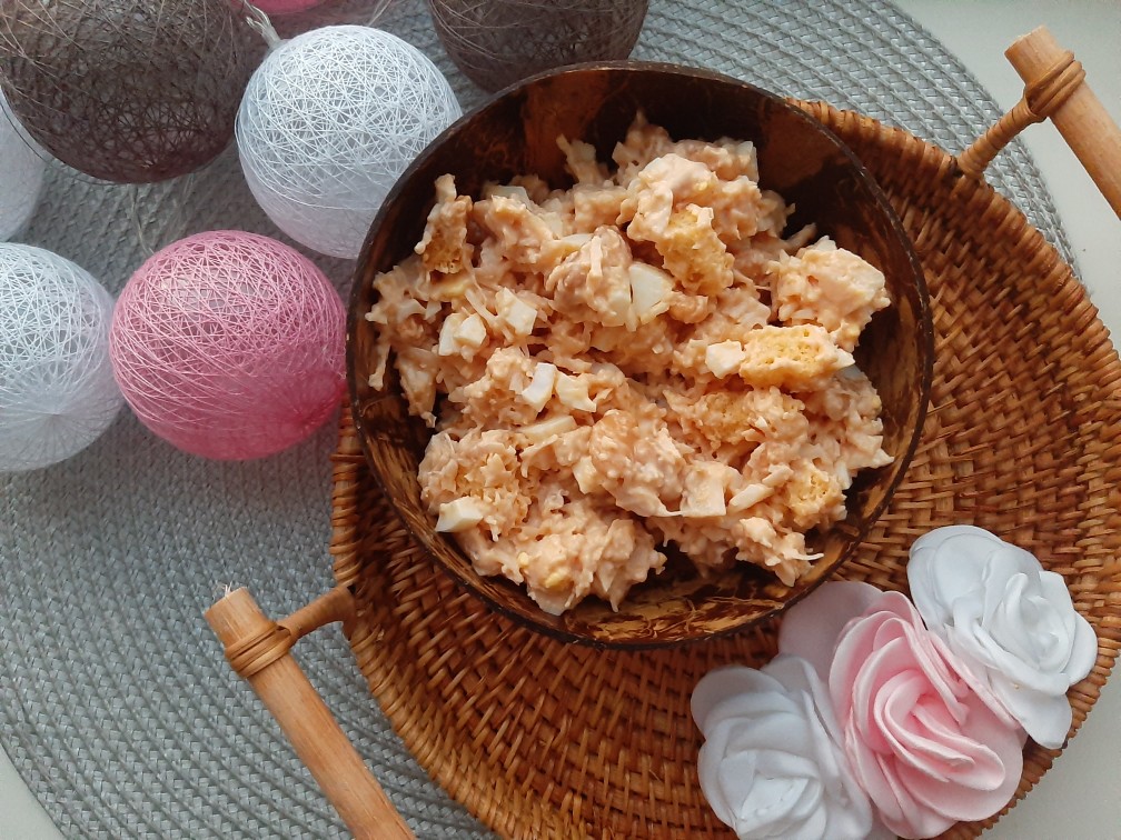 Салат с курицей и фасолью