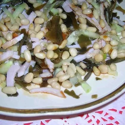 Огуречно-мясной салат с морской капустой