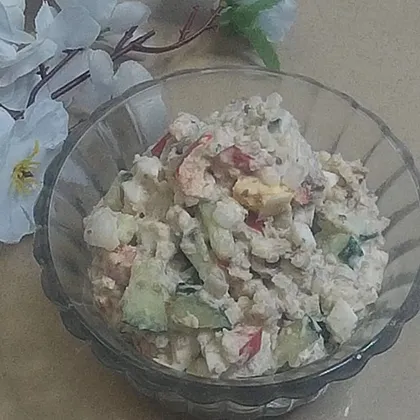 Нежный салат с консервированной рыбой