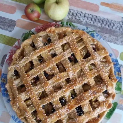Пирог яблочно-ягодный