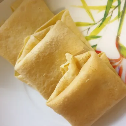 Яичные блинчики с начинкой из крабовых палочек и плавленного сыр