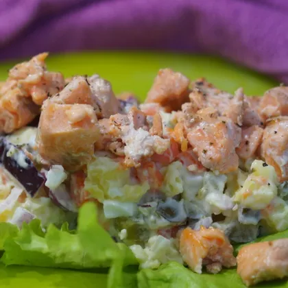 Необычный овощной салат с лососем!