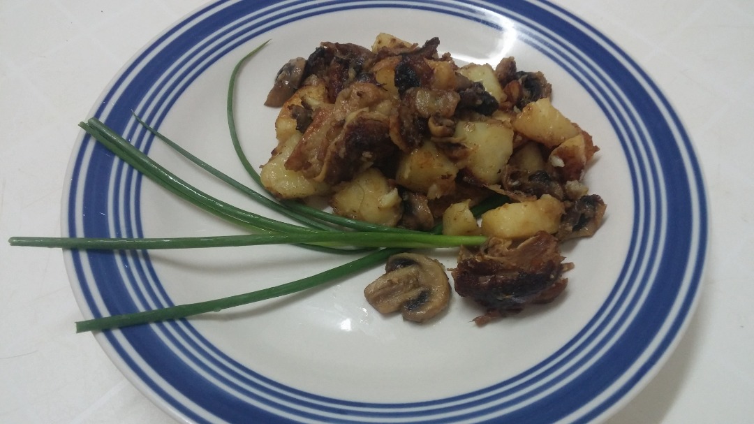 Свиные ребрышки с картофелем и грибами - рецепт с фотографиями - Patee. Рецепты